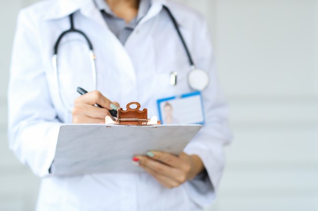 doctor-work_144627-40493
